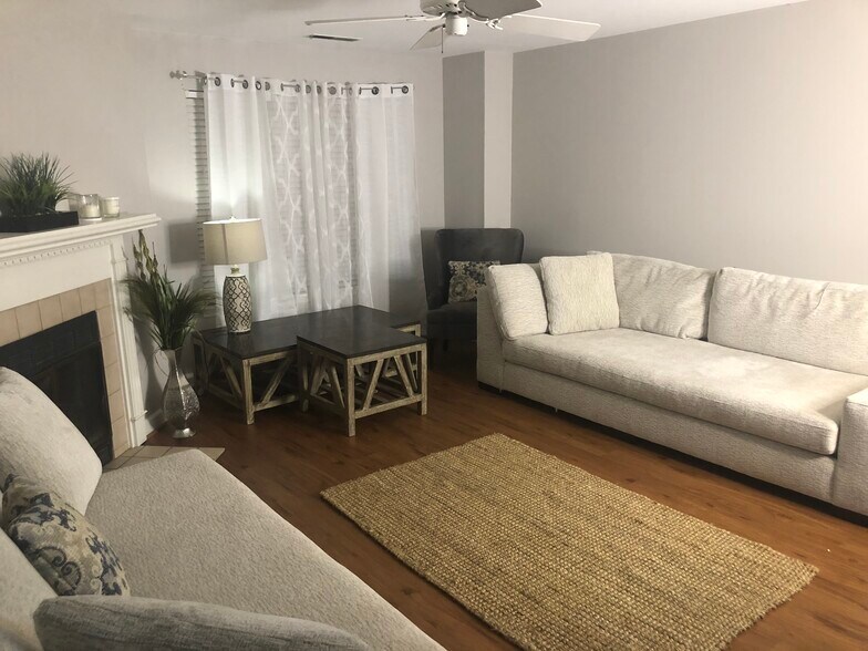 Building Photo - 414 Delaware Ave