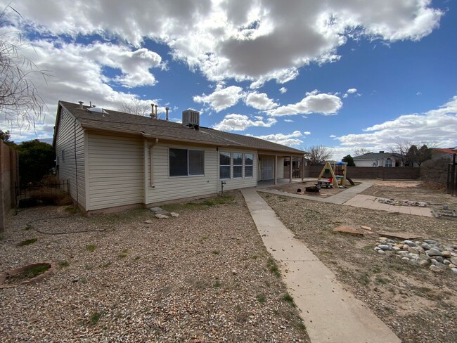 Building Photo - 3 Bedroom Single Story Home Available HWY ...