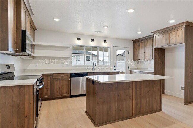 Building Photo - 834 E 300 N