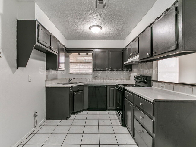 Building Photo - 6207 SE 46th St