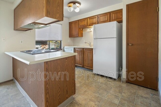 Building Photo - 5660 SW 180th Ave