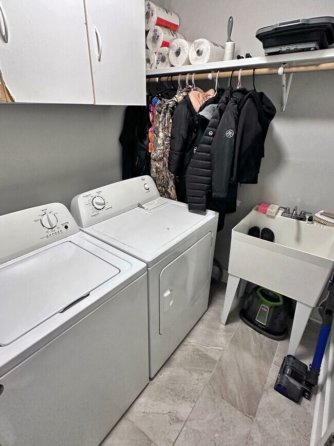 Building Photo - 304 Chisholm Trail