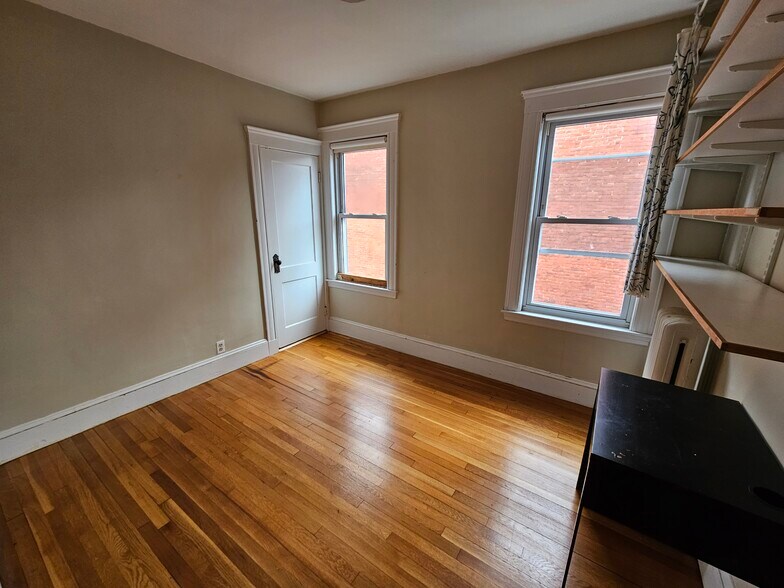 Building Photo - 82 Walnut St