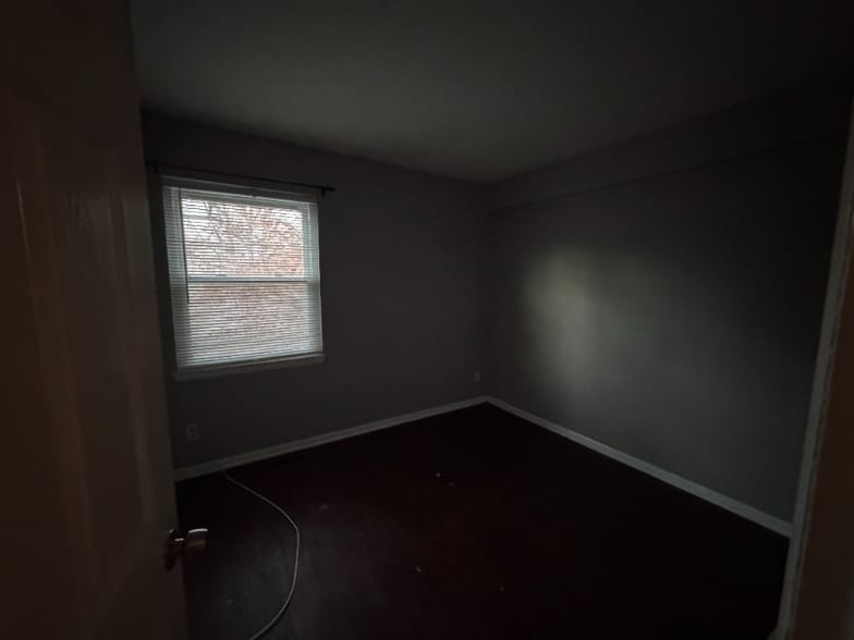 Building Photo - 108B Chaucer Rd