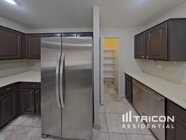 Building Photo - 42028 W Sunland Dr