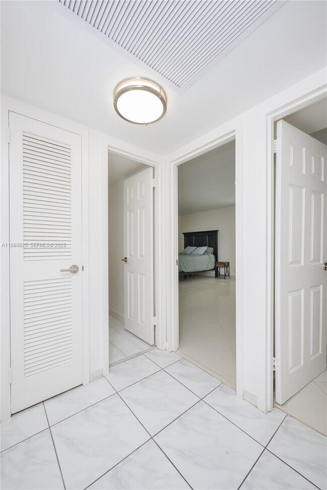 Building Photo - 2030 S Ocean Dr