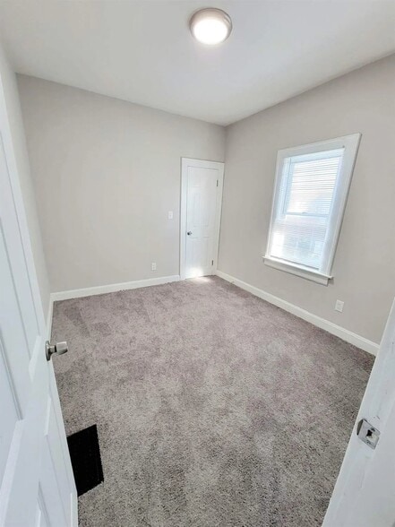 Building Photo - 1128 Hensley Ave