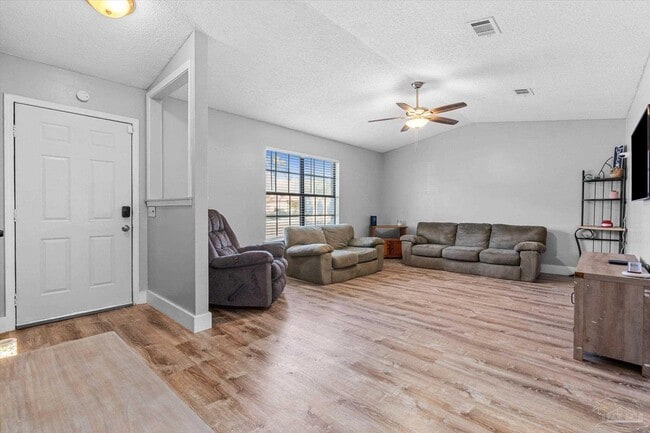 Building Photo - 10663 Silver Creek Dr