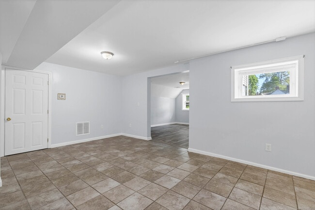 Building Photo - 1552 Norwich-New London Turnpike