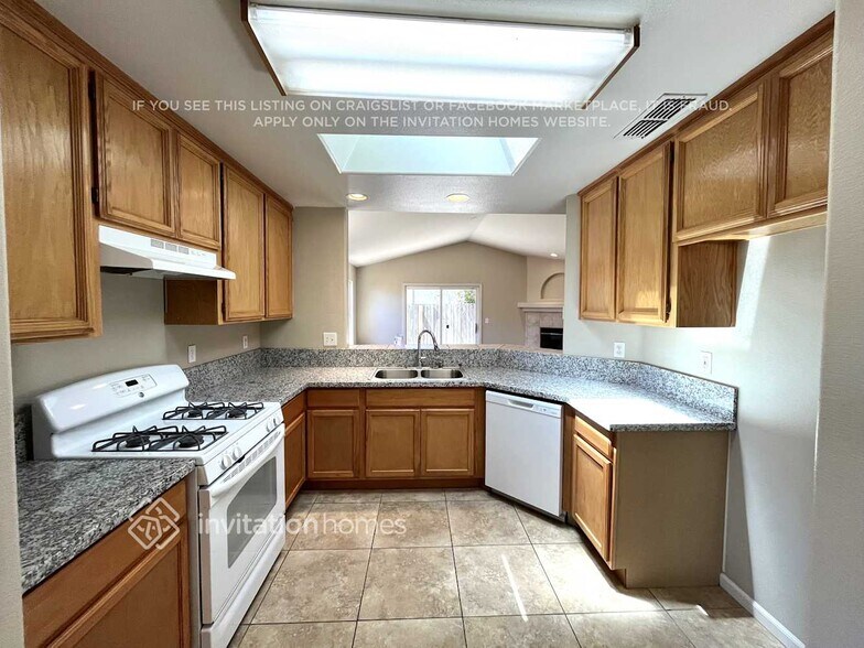 Building Photo - 405 3rd St