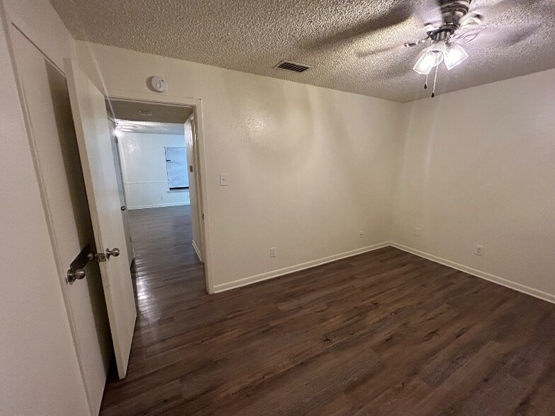 Building Photo - 1702 Kirk Ave