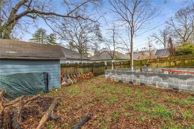 Building Photo - 1007 Blue Ridge Ave NE