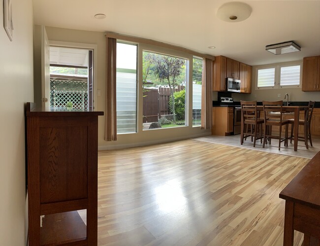 Building Photo - 2349 Palolo Ave