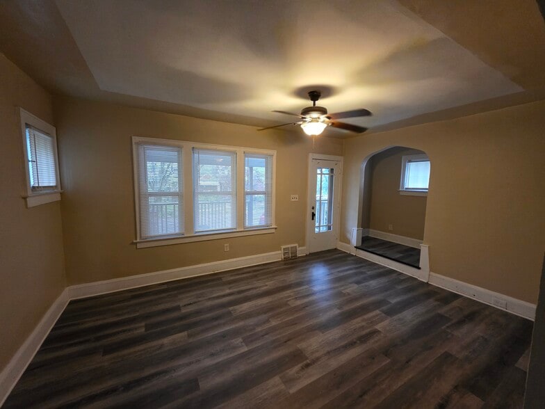 Building Photo - 760 Lakewood Blvd