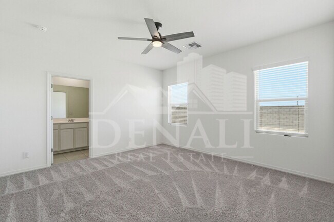 Building Photo - 10941 N 165th Ave