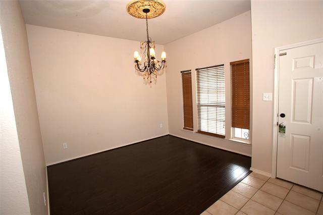 Building Photo - 2406 Hillside Dr