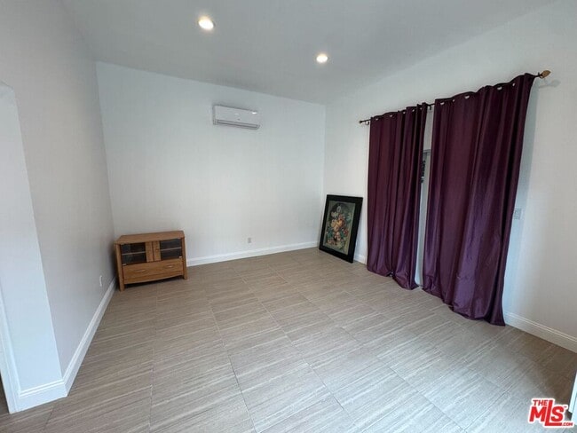 Building Photo - 429 S Gretna Green Way