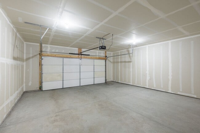 Building Photo - BEAUTIFUL 3 Bed 2 Bath Twin home in Sugar city!