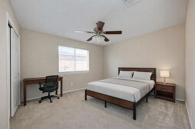 Building Photo - 921 Dexter Dr