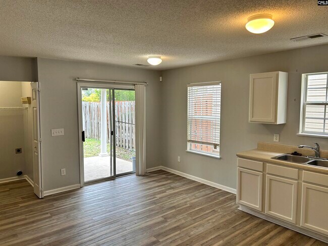 Building Photo - 415 Dahoon Dr
