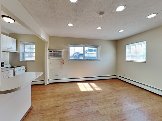 Building Photo - 49 E 14th Ave