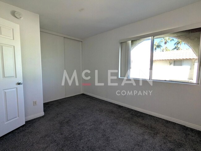 Building Photo - Two-Bedroom Townhome with Garage!