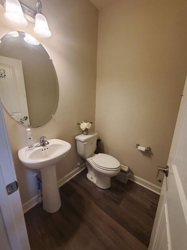 Building Photo - Luxurious 4BR/2.5BA Home with Spacious Living Spaces and Elegant Touches