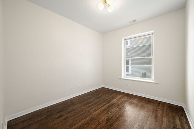 Building Photo - 1338 W Hollywood Ave