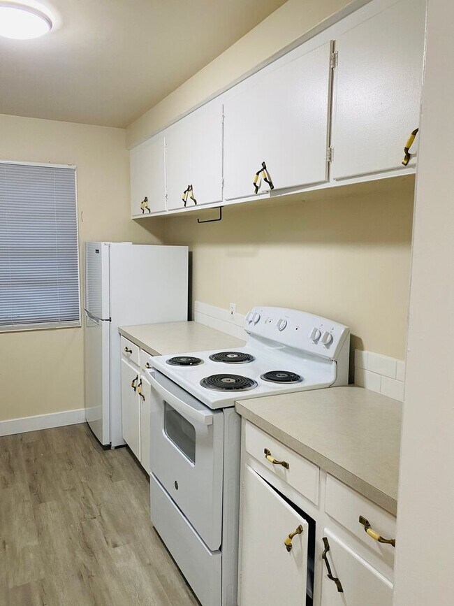 Building Photo - Inner SE Cool and Comfort