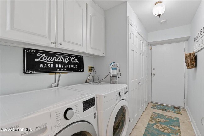 Building Photo - 328 E Main St