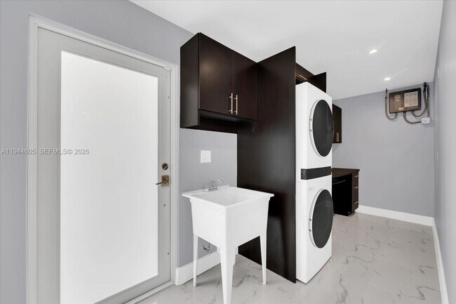 Building Photo - 10330 SW 51st St