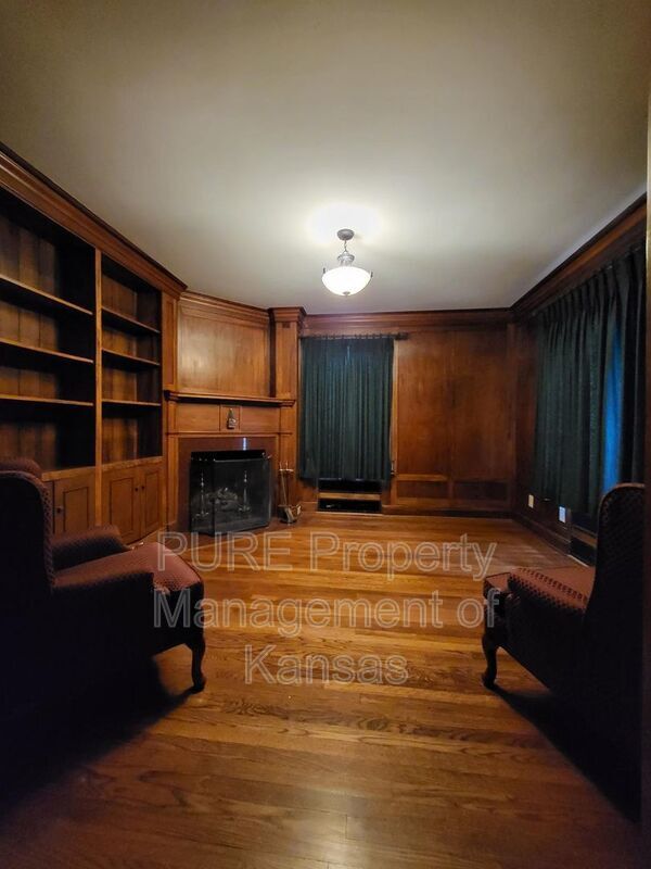 Building Photo - 1501 SW Pembroke Ln