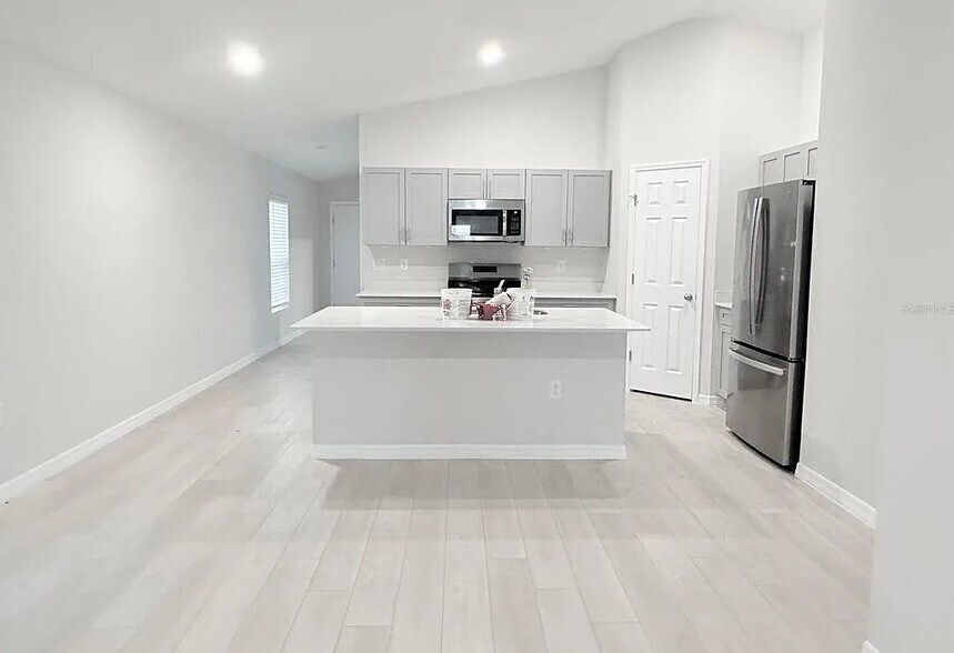 Building Photo - 12163 Cattleside Dr