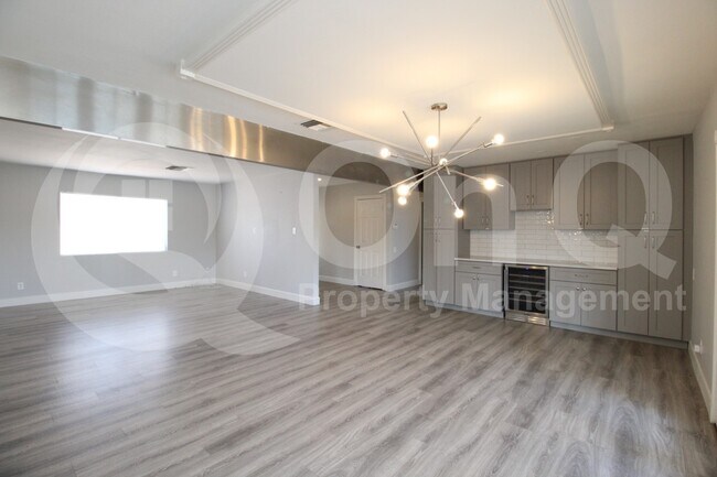 Building Photo - 6149 E Delcoa Ave