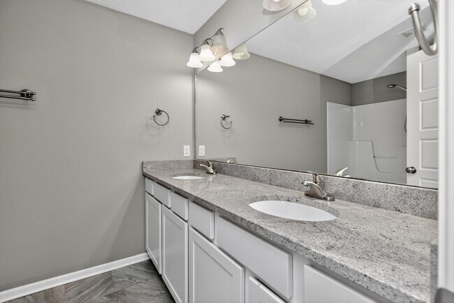 Building Photo - ALTOONA GEM!! 3 Bedroom, 2 Bathroom Home in Altoona!