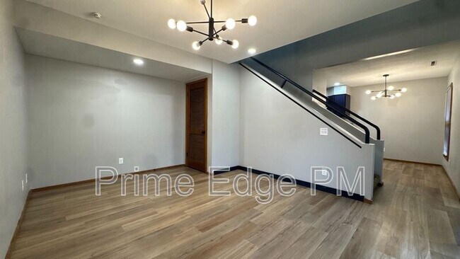 Building Photo - 1821 Ridgehaven Ct