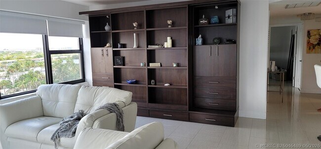 Building Photo - 3800 Galt Ocean Dr
