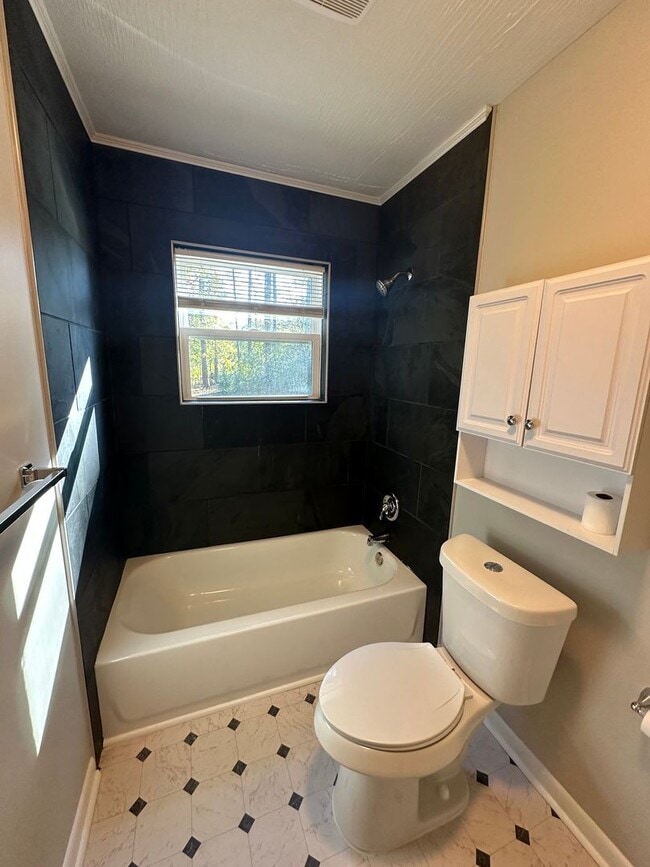 Building Photo - 811 Allen St