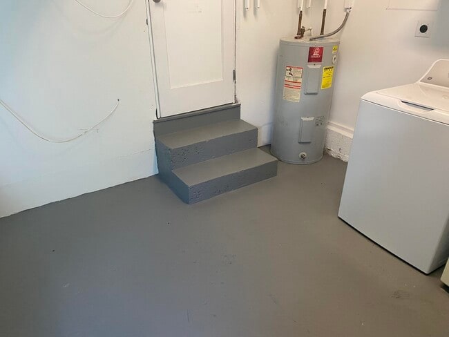 Building Photo - 515 N 7th St