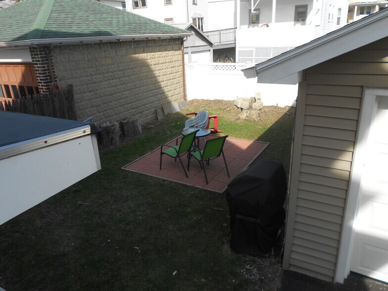 Building Photo - 65 Fairbanks St