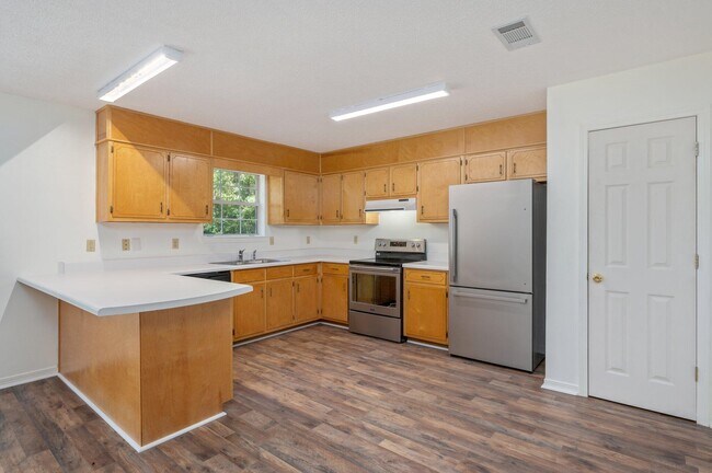 Building Photo - 624 Hill St