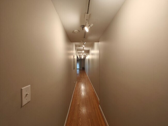 Building Photo - Large 2 bedroom one level condo on first floor