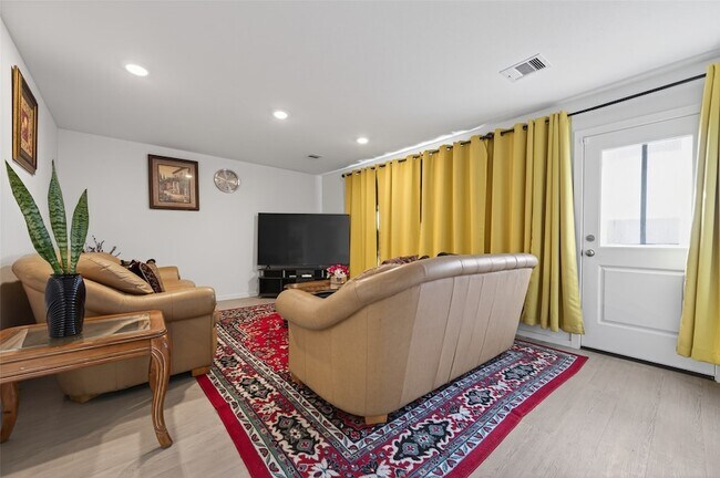 Building Photo - 16703 Rolling Pasture Ln