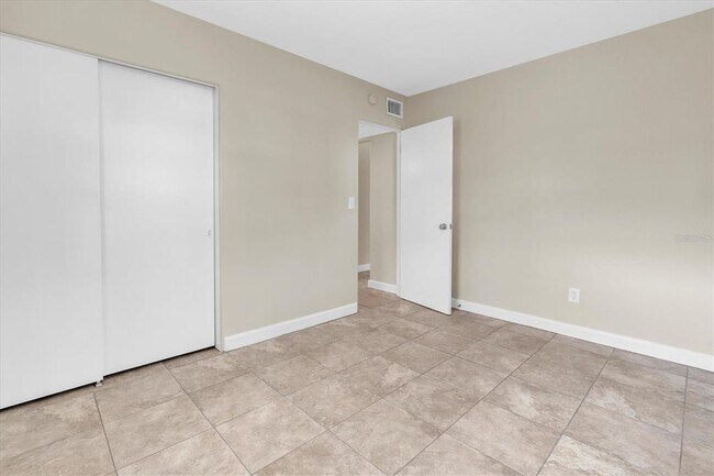 Building Photo - 333 72nd Ave