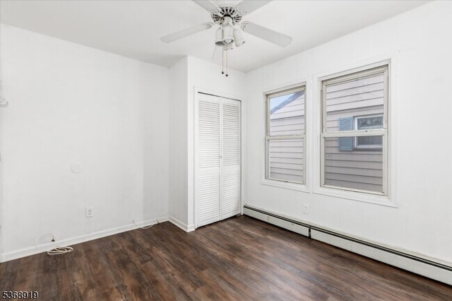 Building Photo - 82 Scrivens St