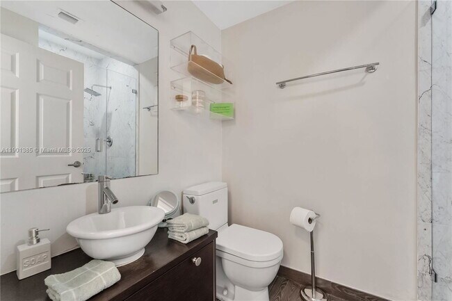 Building Photo - 927 Euclid Ave