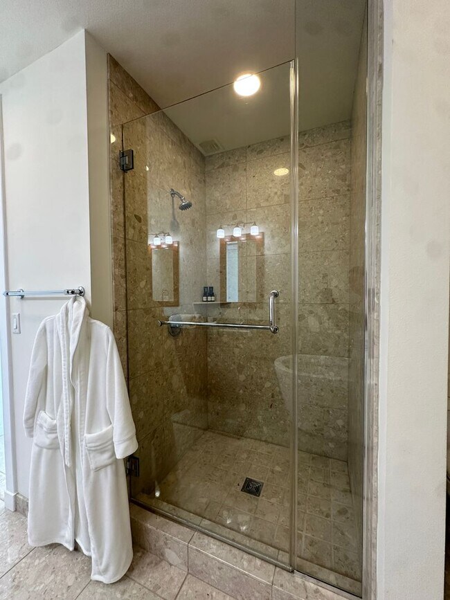 Building Photo - 4525 Dean Martin Dr
