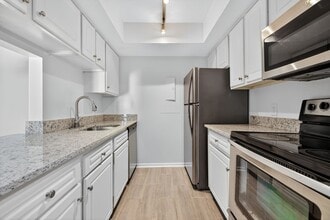 Building Photo - 18318 Streamside Dr