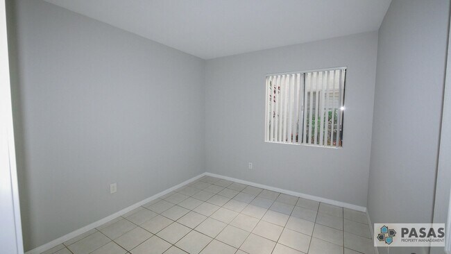 Building Photo - 1st Floor Remodeled Condo