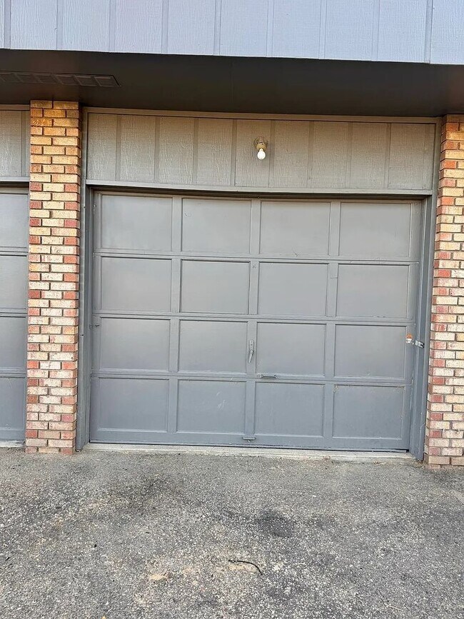 Building Photo - Spacious 2 Bedroom Apartment with Detached Garage in Longmont